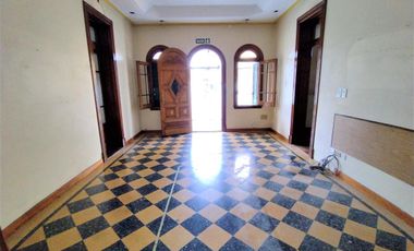 CASA EN VENTA - INMEJORABLE UBICACION!!