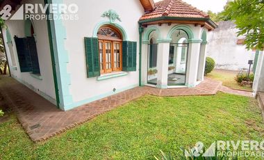 CASA EN VENTA - INMEJORABLE UBICACION!!