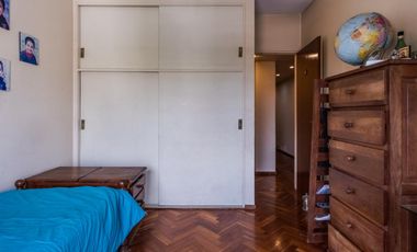 Piso cuatro dormitorios en Colegiales.