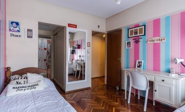 Piso cuatro dormitorios en Colegiales.