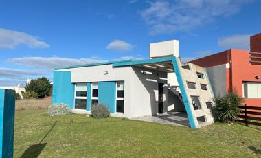 Moderna Casa en  Rocas Negras