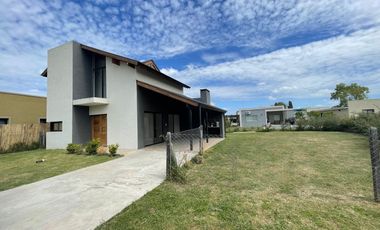 VENTA CON RENTA. Increíble oportunidad!!!! casa a la venta en Los Arces