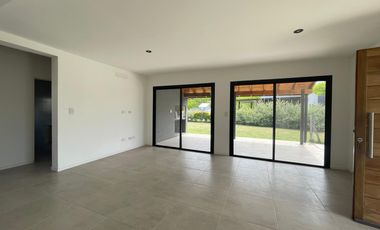 VENTA CON RENTA. Increíble oportunidad!!!! casa a la venta en Los Arces