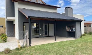 VENTA CON RENTA. Increíble oportunidad!!!! casa a la venta en Los Arces