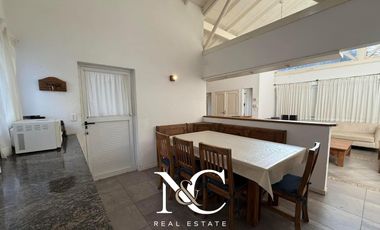 Casa en  alquiler equipada para 8 en Carilo
