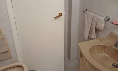 Casa en venta - 2 Dormitorios 1 Baño 1 Cochera - 259mts2 - Bernal