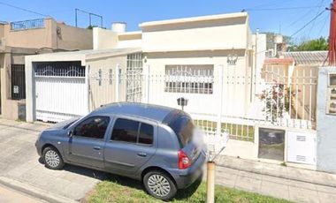 Casa en venta - 2 Dormitorios 1 Baño 1 Cochera - 259mts2 - Bernal