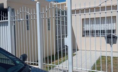 Casa en venta - 2 Dormitorios 1 Baño 1 Cochera - 259mts2 - Bernal