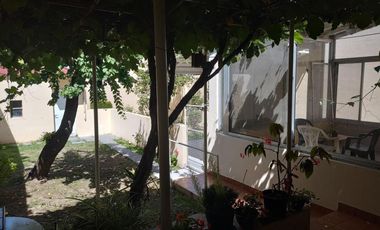 Casa en venta - 2 Dormitorios 1 Baño 1 Cochera - 259mts2 - Bernal