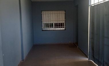 Casa en venta - 2 Dormitorios 1 Baño 1 Cochera - 259mts2 - Bernal