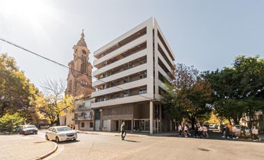 AMPLIO LOCAL COMERCIAL VENTA PATIO DE USO EXCLUSIVO REP. DE LA SEXTA ROSARIO