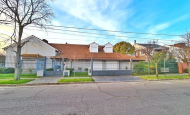 CHALET 5 AMB Lote 920m2 - OPORTUNIDAD RECICLADO