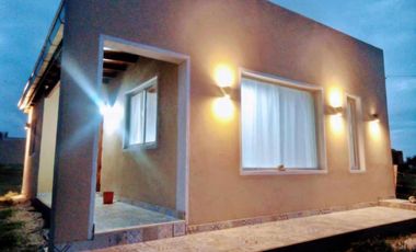 Casa en venta - 2 Dormitorios 1 Baño - 200Mts2 - Mar del Sur