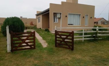 Casa en venta - 2 Dormitorios 1 Baño - 200Mts2 - Mar del Sur