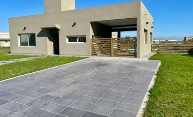 VENTA CASA EN SAN SEBASTIAN AREA 2 - 4 AMBIENTES