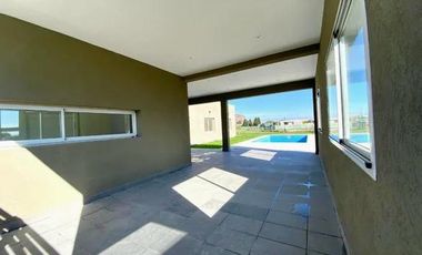 VENTA CASA EN SAN SEBASTIAN AREA 2 - 4 AMBIENTES