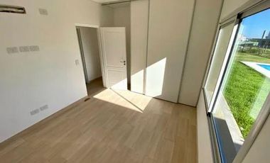 VENTA CASA EN SAN SEBASTIAN AREA 2 - 4 AMBIENTES