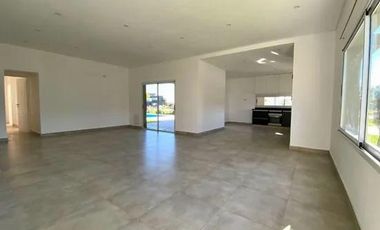 VENTA CASA EN SAN SEBASTIAN AREA 2 - 4 AMBIENTES