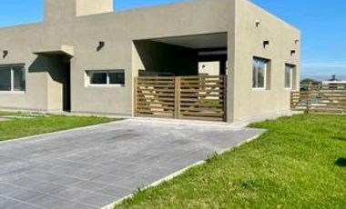 VENTA CASA EN SAN SEBASTIAN AREA 2 - 4 AMBIENTES