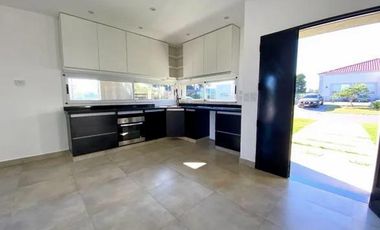 VENTA CASA EN SAN SEBASTIAN AREA 2 - 4 AMBIENTES