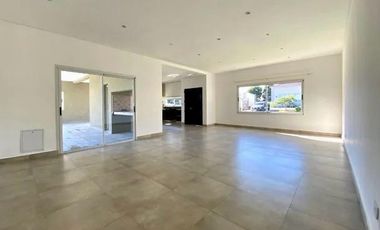VENTA CASA EN SAN SEBASTIAN AREA 2 - 4 AMBIENTES