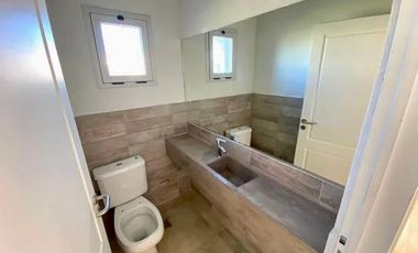 VENTA CASA EN SAN SEBASTIAN AREA 2 - 4 AMBIENTES