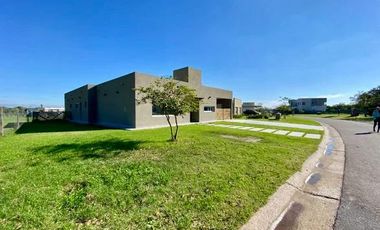 VENTA CASA EN SAN SEBASTIAN AREA 2 - 4 AMBIENTES