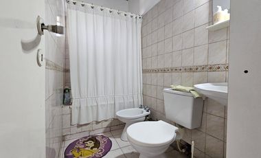 Dúplex en venta - 2 Dormitorios 2 Baños - Cochera - 240Mts2 - Almirante Brown