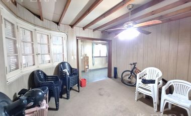 Venta de casa de 3 ambientes con cochera en Gerli