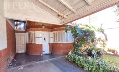 Venta de casa de 3 ambientes con cochera en Gerli