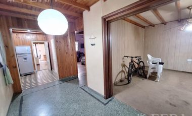 Venta de casa de 3 ambientes con cochera en Gerli