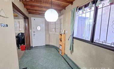 Venta de casa de 3 ambientes con cochera en Gerli
