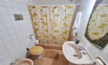 Venta de casa de 3 ambientes con cochera en Gerli