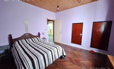 Venta de casa de 3 ambientes con cochera en Gerli