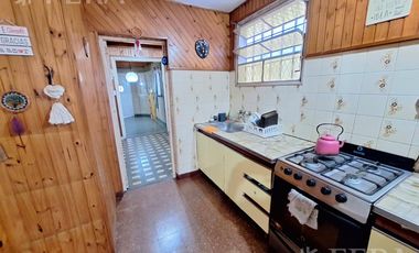 Venta de casa de 3 ambientes con cochera en Gerli