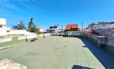 Venta de casa de 3 ambientes con cochera en Gerli