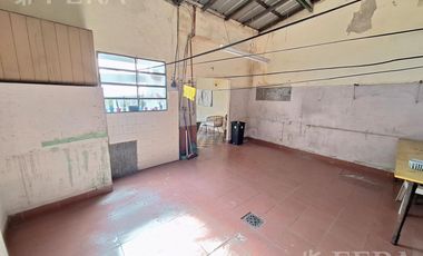 Venta de casa de 3 ambientes con cochera en Gerli