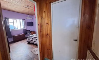 Venta de casa de 3 ambientes con cochera en Gerli