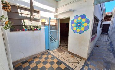 Venta de casa de 3 ambientes con cochera en Gerli