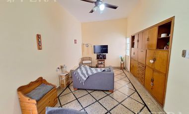 Venta de casa de 3 ambientes con cochera en Gerli