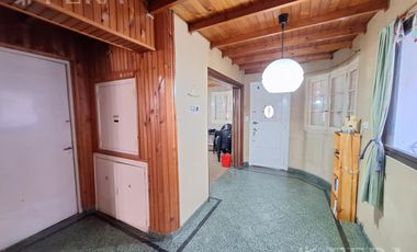 Venta de casa de 3 ambientes con cochera en Gerli