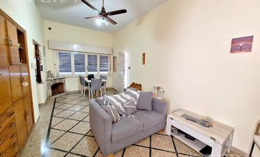 Venta de casa de 3 ambientes con cochera en Gerli