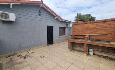 Casa en planta alta, Barrio Elsieland. 2 puerta blindadas