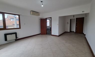 Casa en planta alta, Barrio Elsieland. 2 puerta blindadas