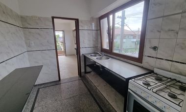 Casa en planta alta, Barrio Elsieland. 2 puerta blindadas