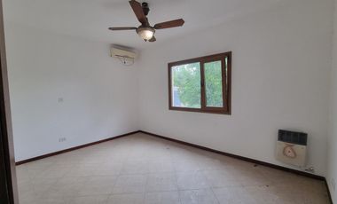 Casa en planta alta, Barrio Elsieland. 2 puerta blindadas