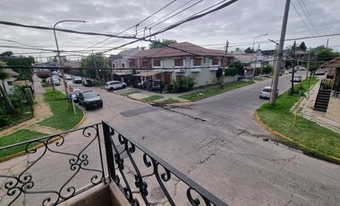 Casa en planta alta, Barrio Elsieland. 2 puerta blindadas