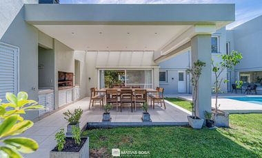 Alquiler - Casa - 4 ambientes - Moderna - Barrio Privado