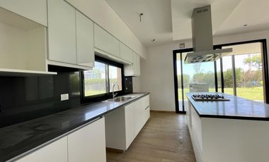Casa en venta en Araucarias Puertos del Lago - A Estrenar