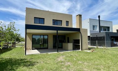 Casa en venta en Araucarias Puertos del Lago - A Estrenar